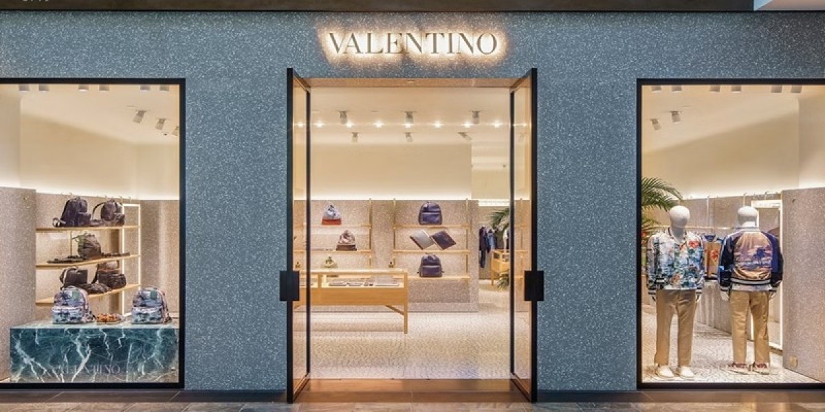 andunderstanding Valentino Sneakers Sale of fabrics allows him to mix